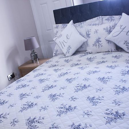 Lux Aparts Wakefield Central Екстериор снимка