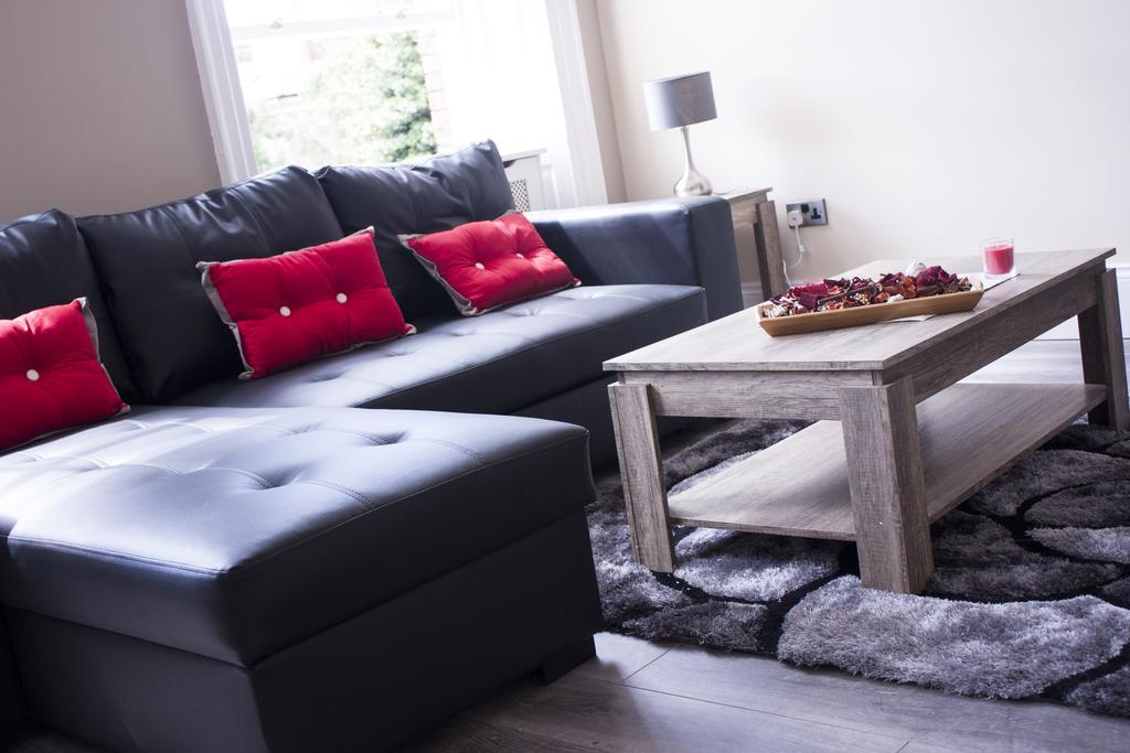 Lux Aparts Wakefield Central Екстериор снимка
