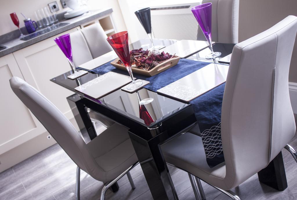 Lux Aparts Wakefield Central Екстериор снимка
