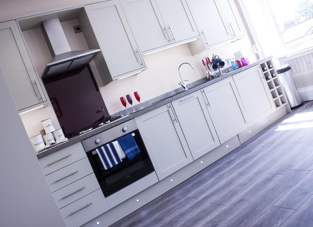 Lux Aparts Wakefield Central Екстериор снимка