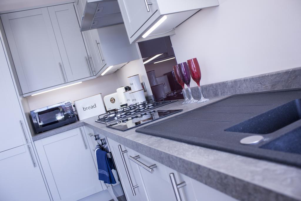 Lux Aparts Wakefield Central Екстериор снимка