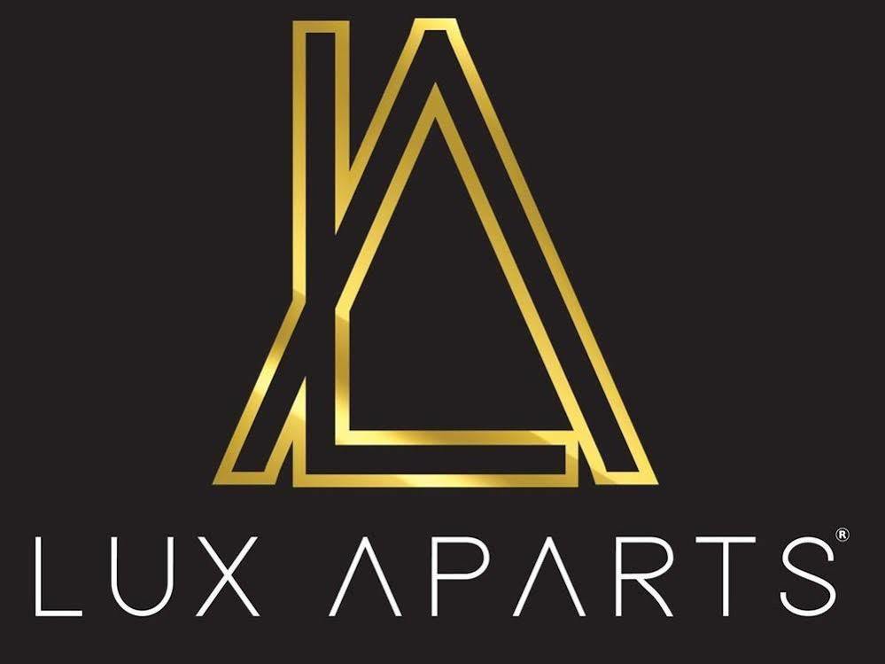 Lux Aparts Wakefield Central Екстериор снимка