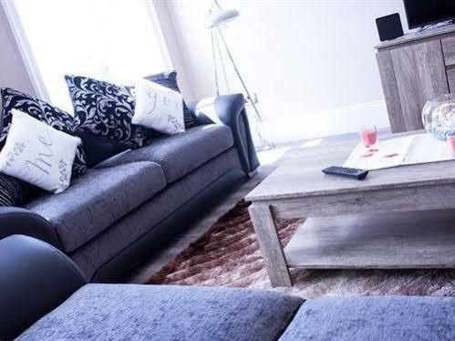 Lux Aparts Wakefield Central Екстериор снимка