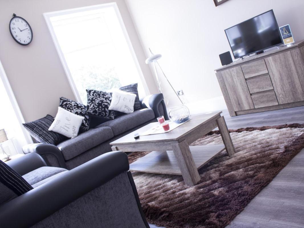 Lux Aparts Wakefield Central Екстериор снимка