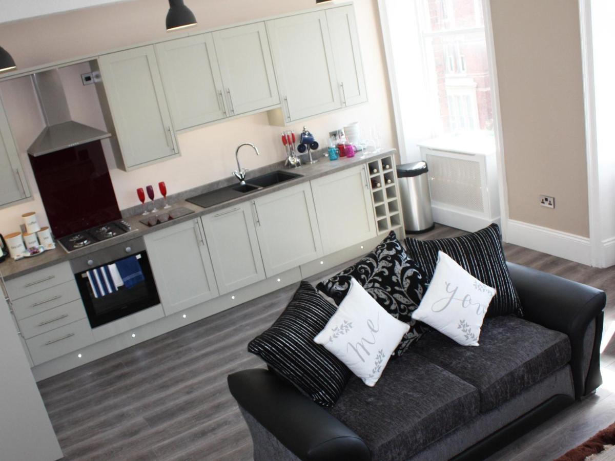 Lux Aparts Wakefield Central Екстериор снимка