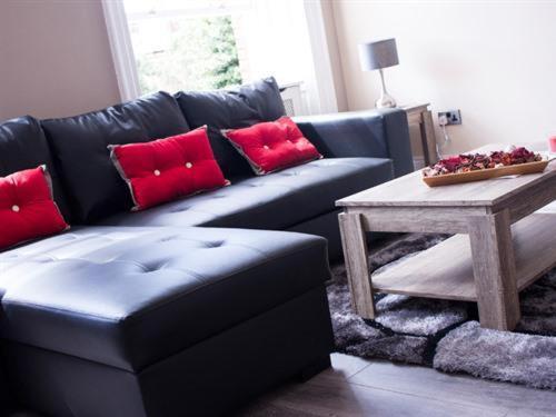 Lux Aparts Wakefield Central Екстериор снимка